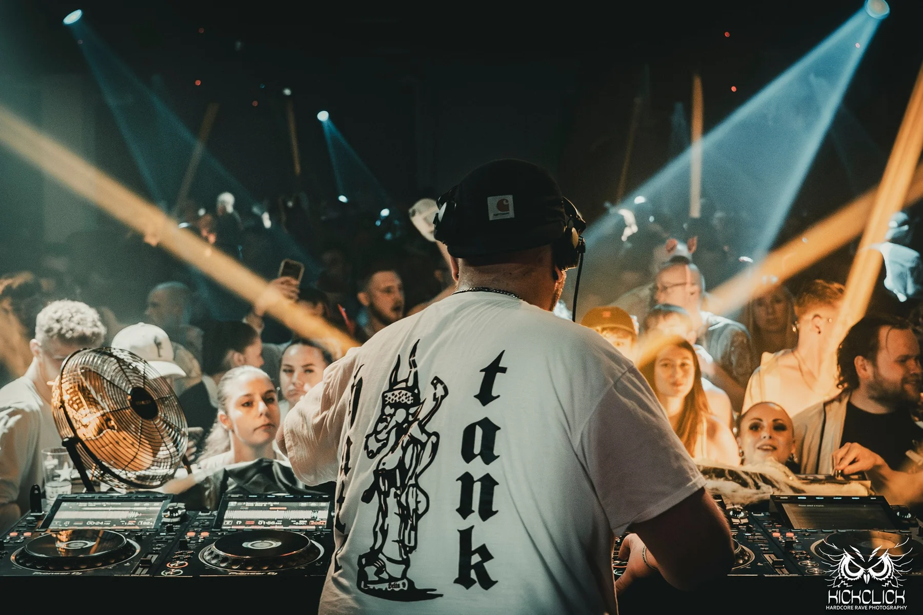 REEZA facing the crowd. Photo: Hickclick.